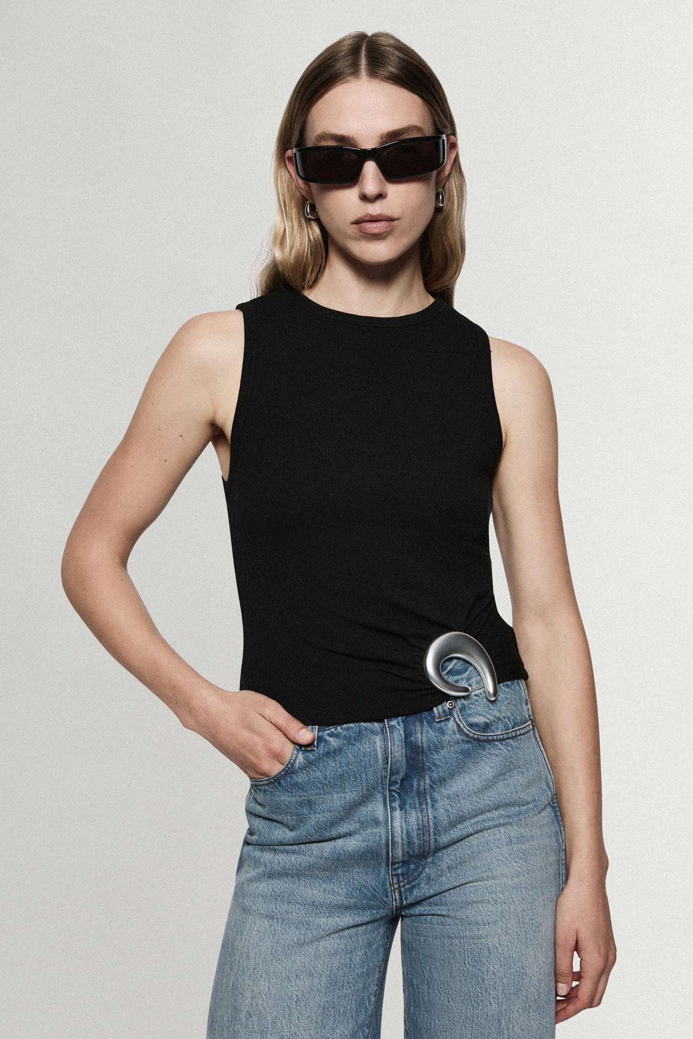 HARDWARE RIB TANK