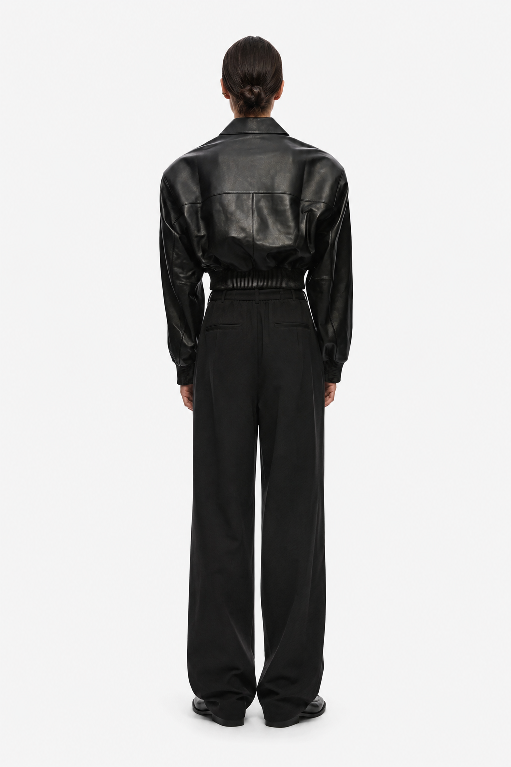 THE LEATHER AVIATOR JACKET