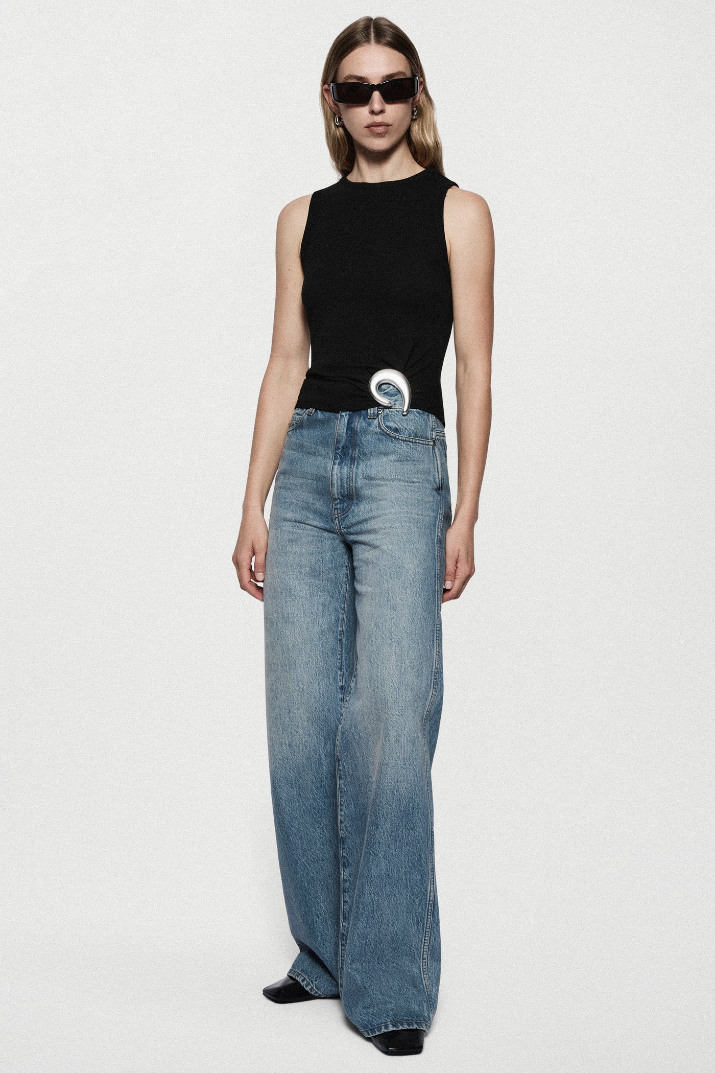 HARDWARE RIB TANK