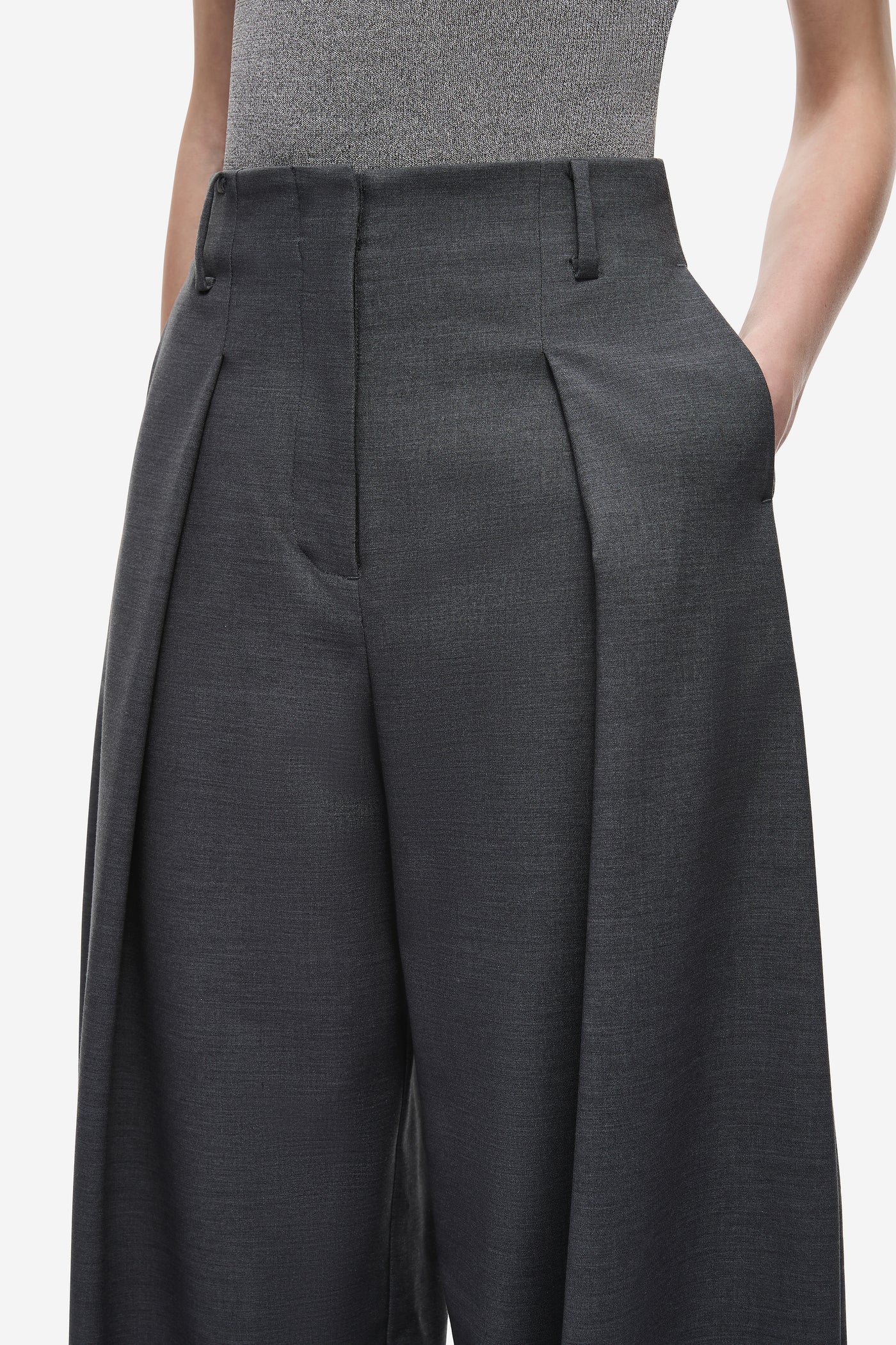 THE SCULPTED PANT