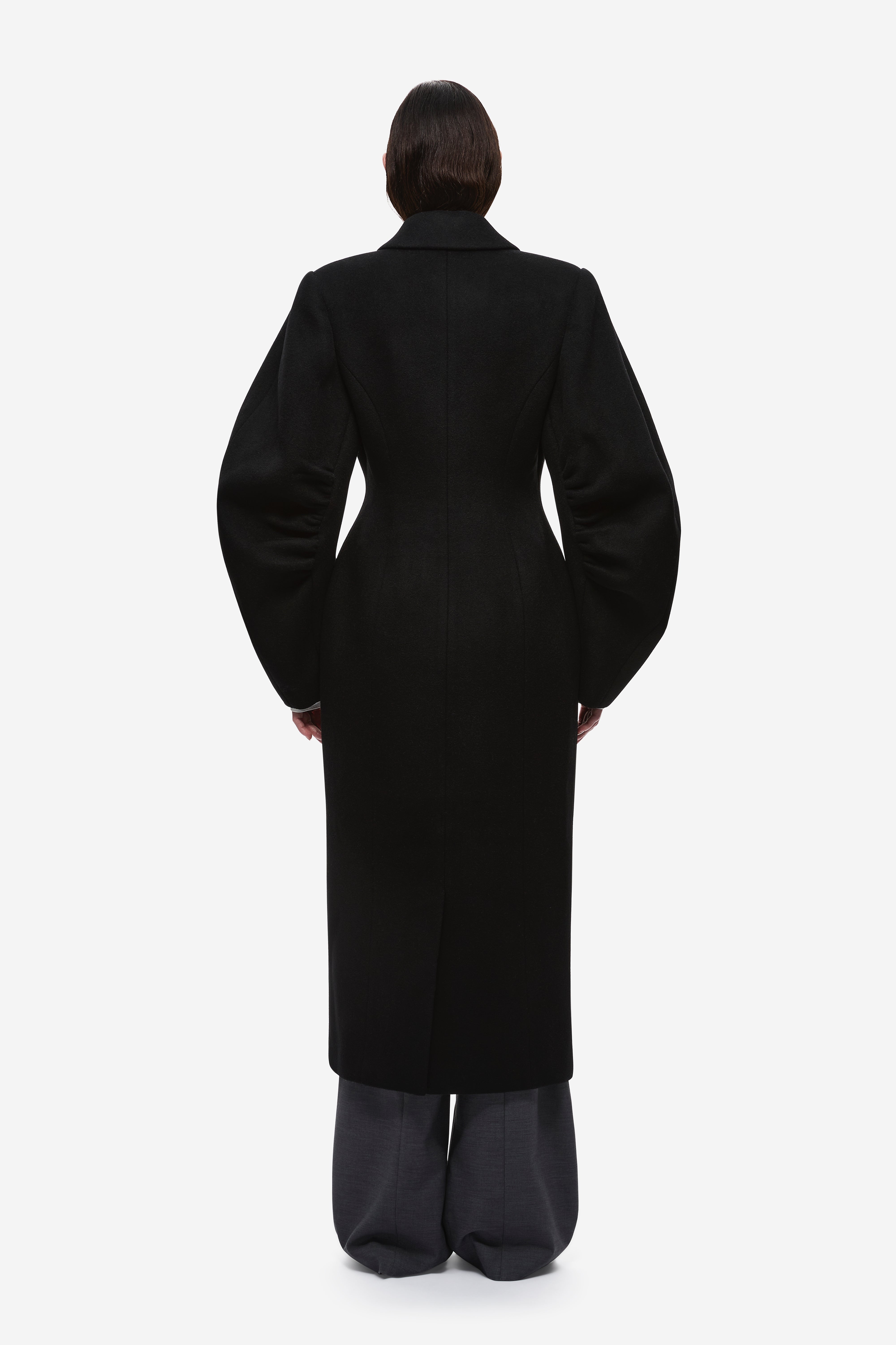 THE SCULPTED WOOL COAT – MISHA