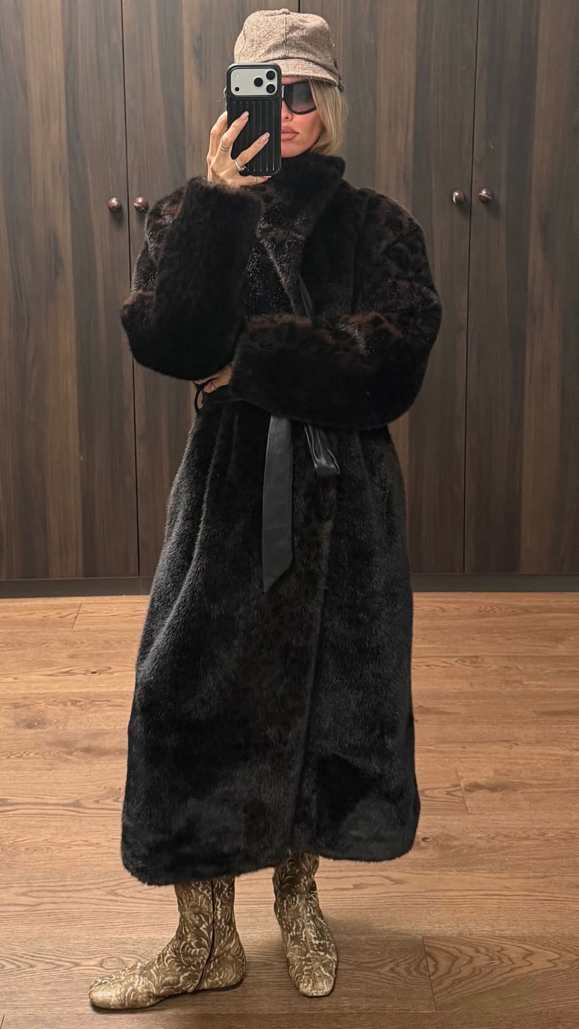 THE SHEARLING COAT – MISHA